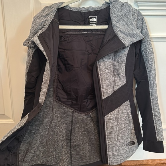 North face women’s shell elastane jacket. Flattering fit - great for cool days! - Picture 3 of 6